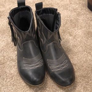 Short cowboy boots